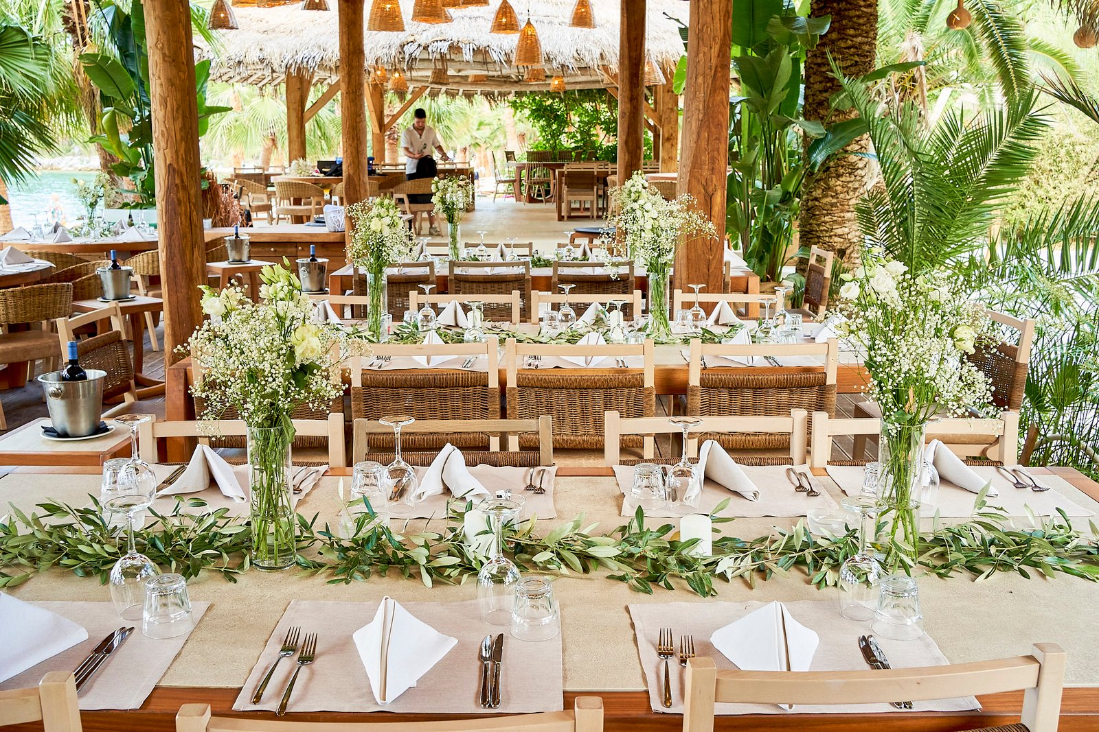 Beach venue decor options