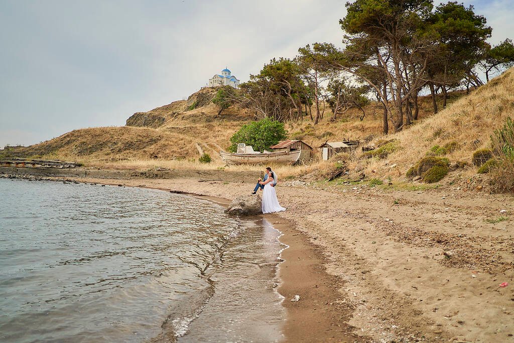 beach wedding moment