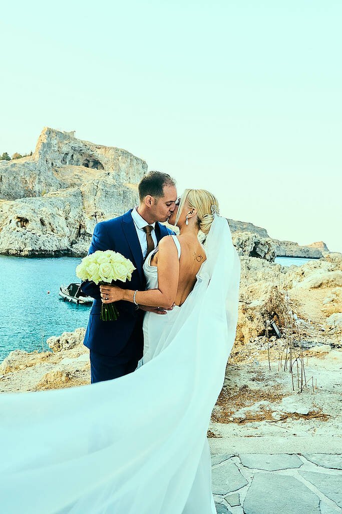 Seaside vows Rhodes