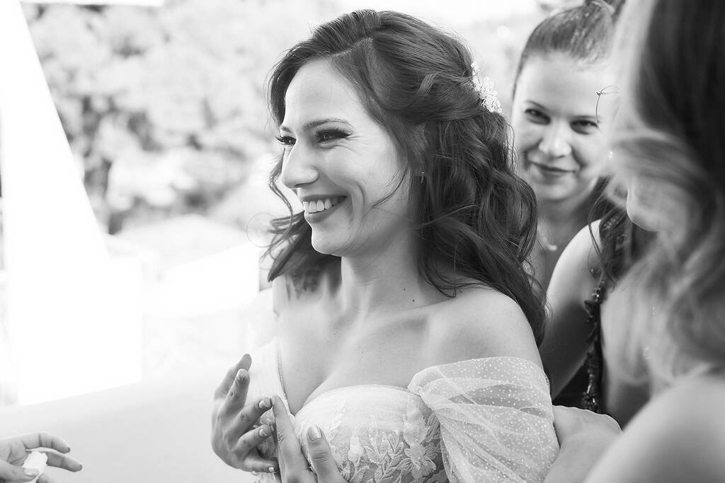bride preparation photography