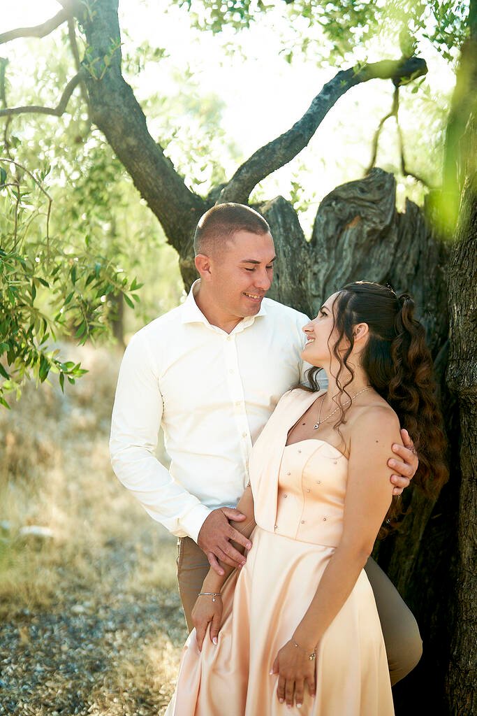 Minimal wedding details