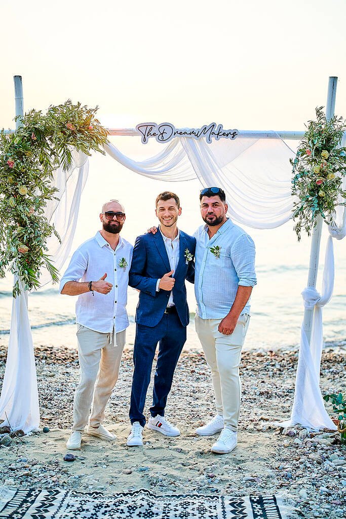 Groom details Thassos