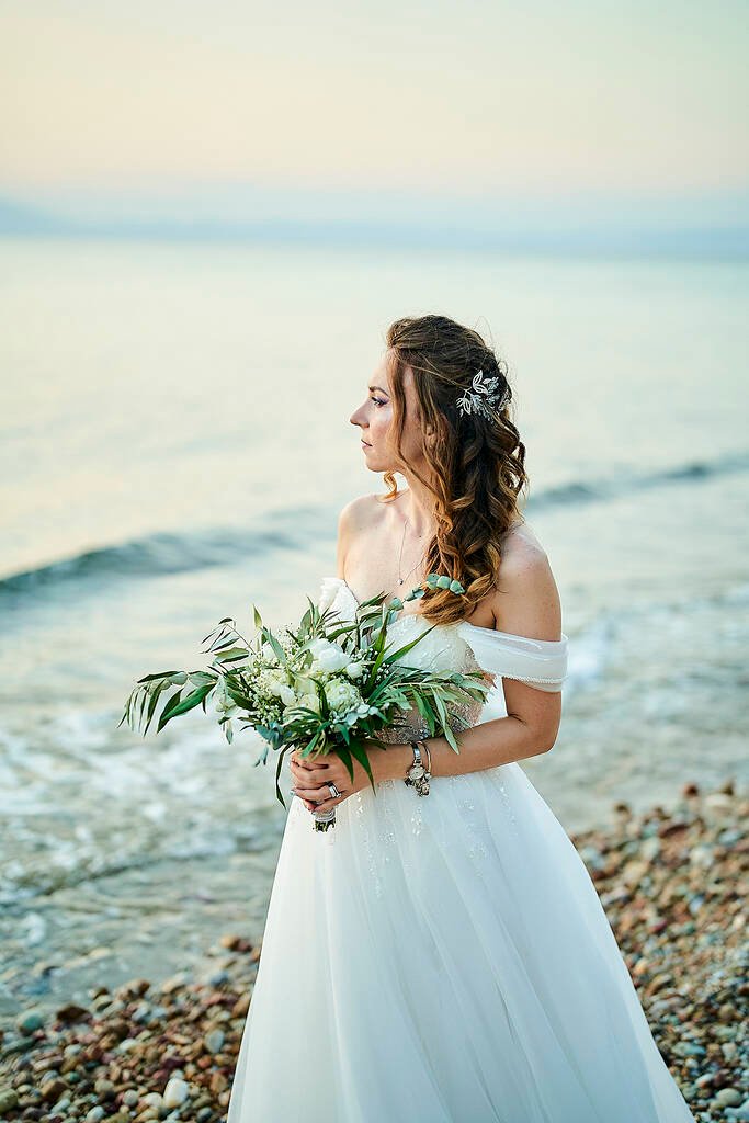 Flowing wedding veil