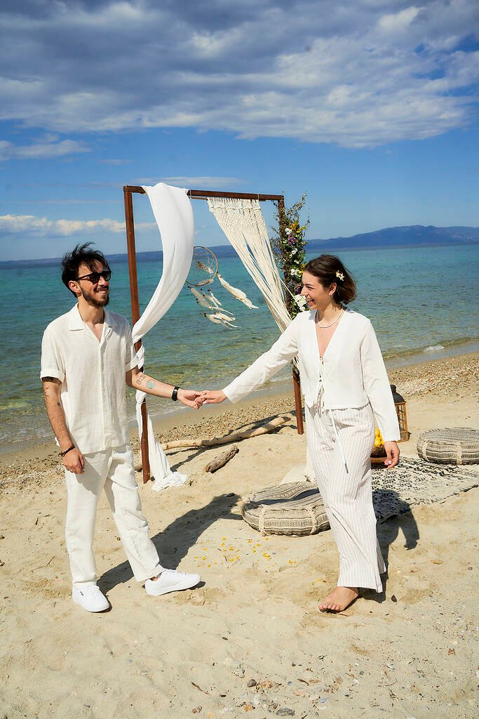 Minimal floral design for seaside proposal in Halkidiki Greece