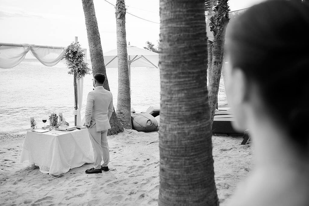 Sunset vows in Santorini