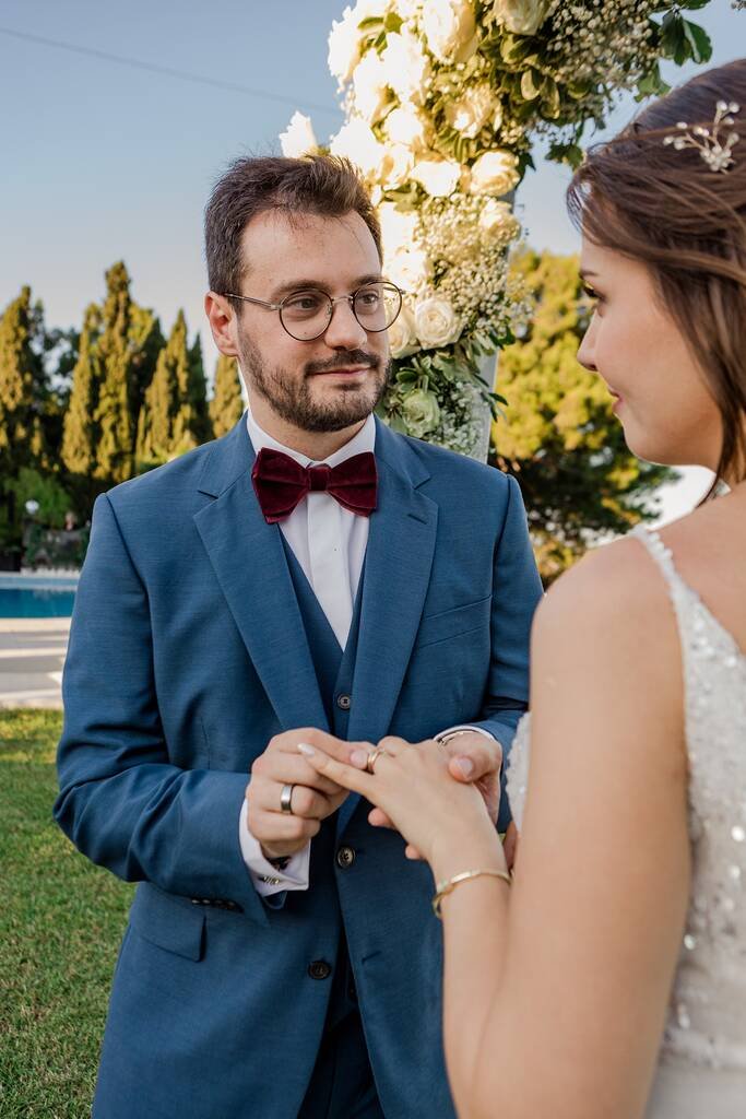 groom emotional greece