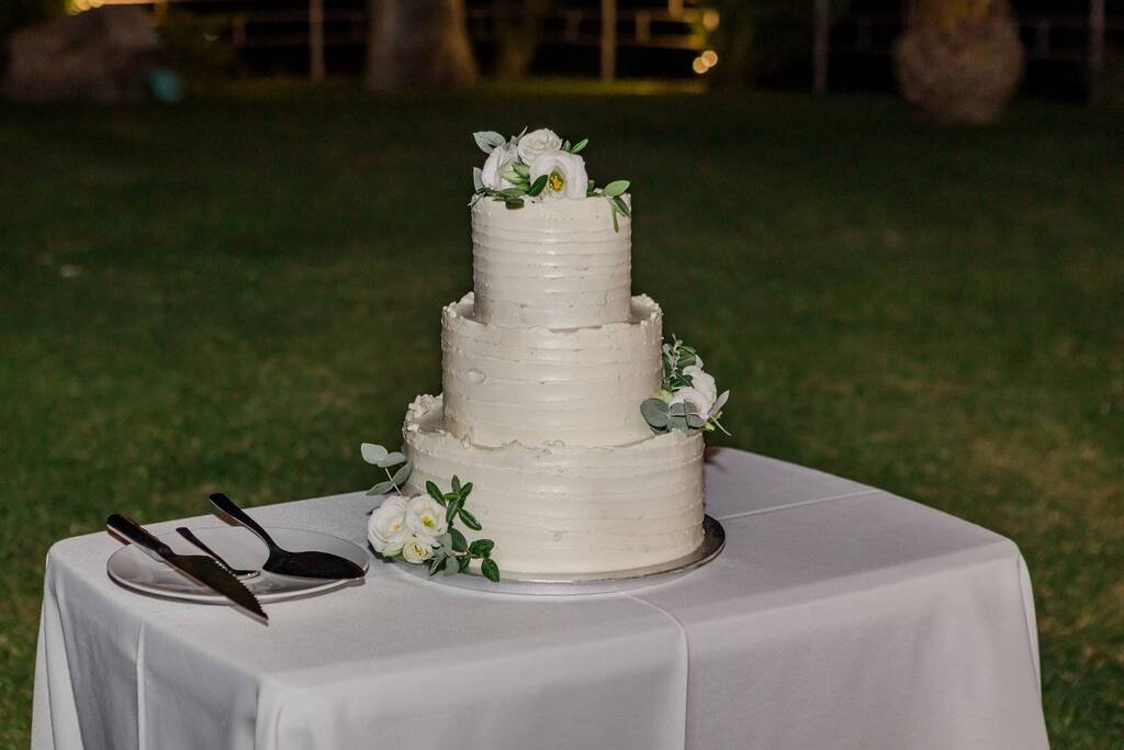 olives and white flowers cake 