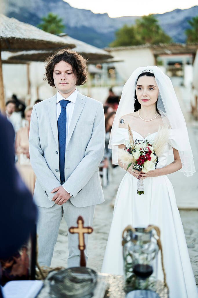 Couple holding hands ceremony